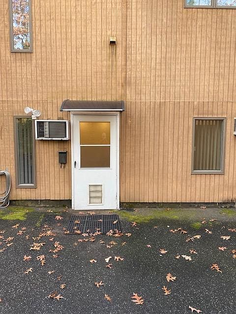 1st image of 1494 Motor Pkwy Unit B