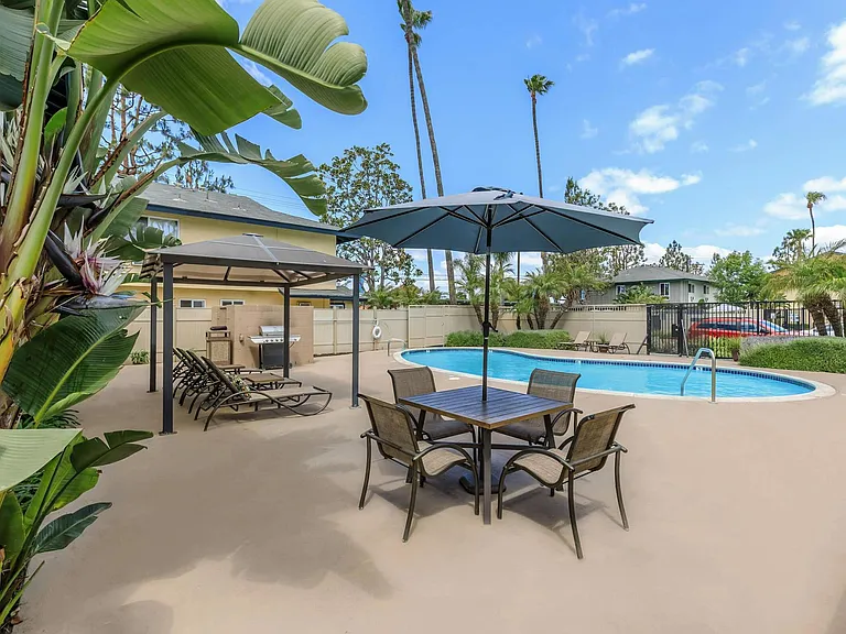Villa Pacific Townhomes — Photo 21