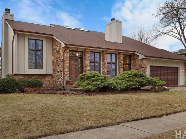 1221 Golf View Dr, Woodridge, IL 60517