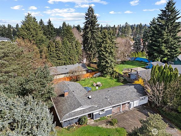 3rd image of 4004 NE 51st Street