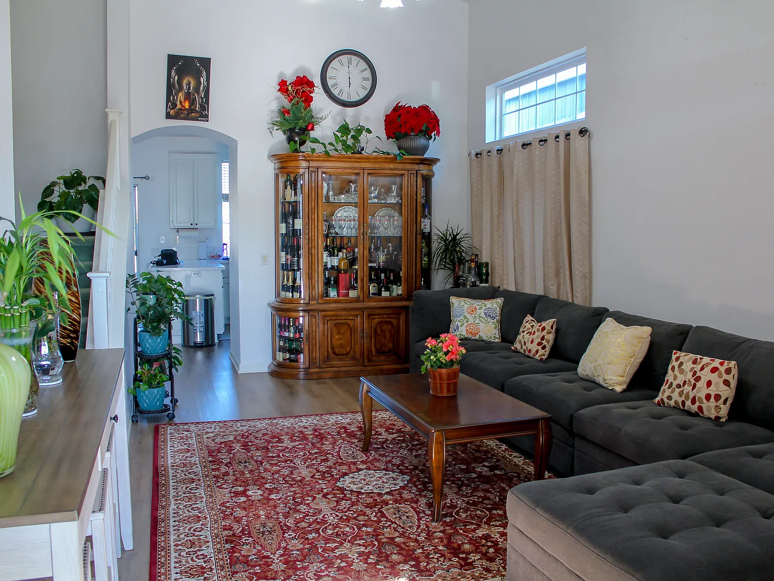 4 bed, 1913 sqft, $3,900 — Photo 4