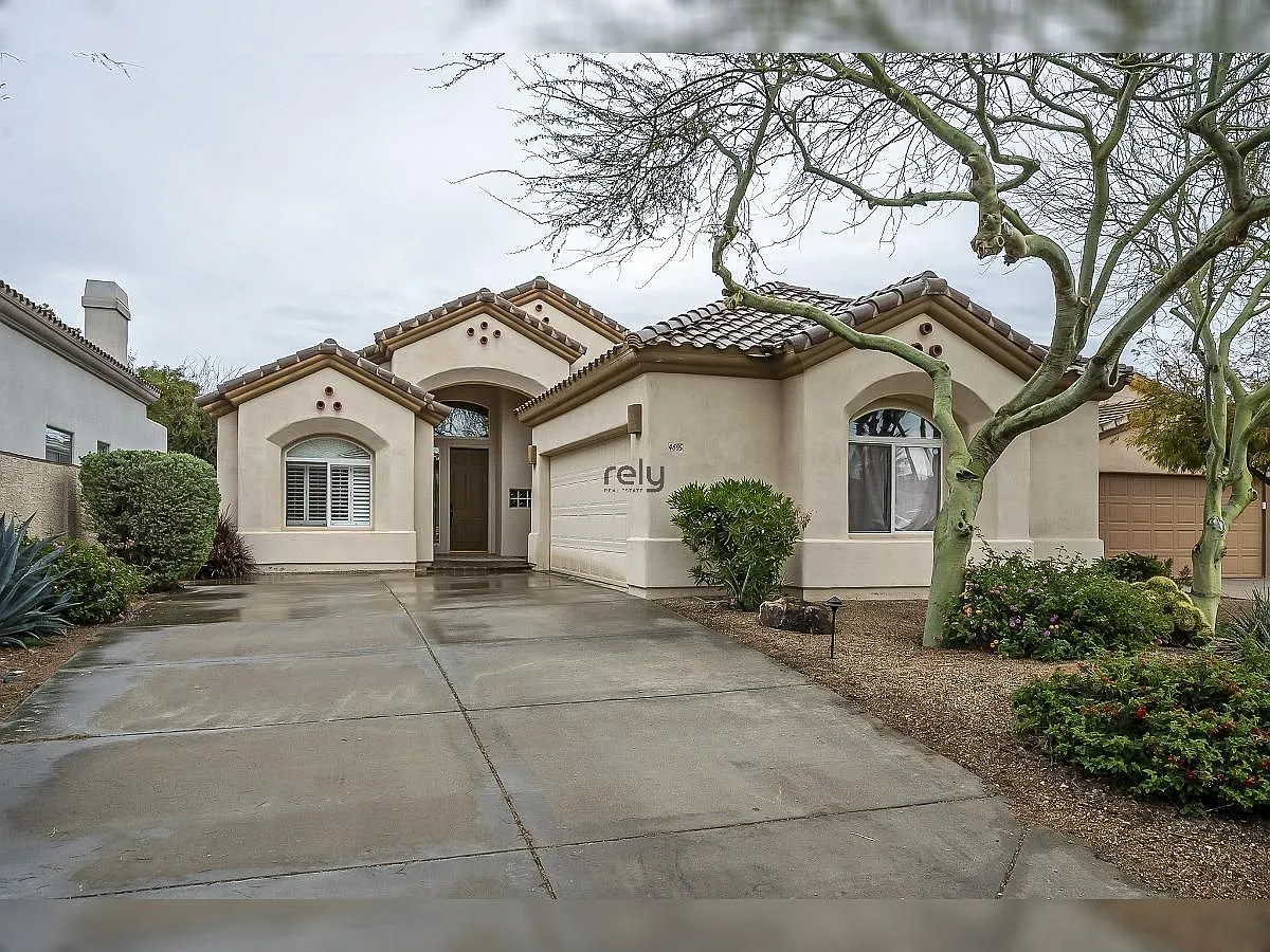 2 bed, 2.0 bath, 1897 sqft, $2,450 — Photo 3