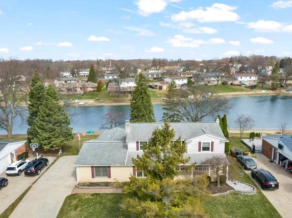 2593 Sandy Creek Dr, Shelby Township, MI 48316