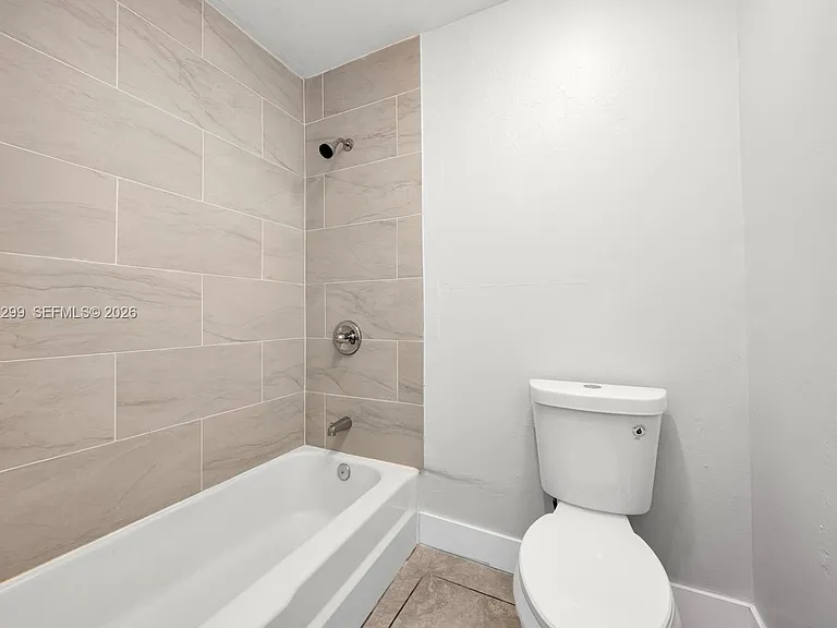 510 SE 12th Ct #6 — Photo 4