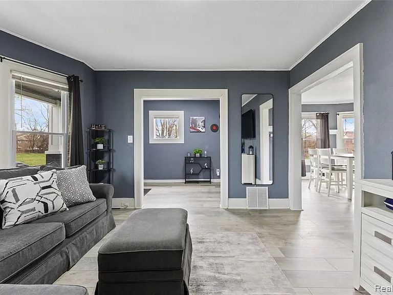 512 Westminster St — Photo 27