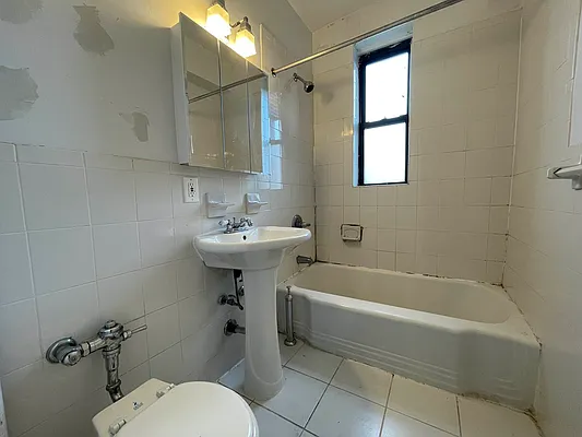 Rented by Hillel Realty Group | media 22