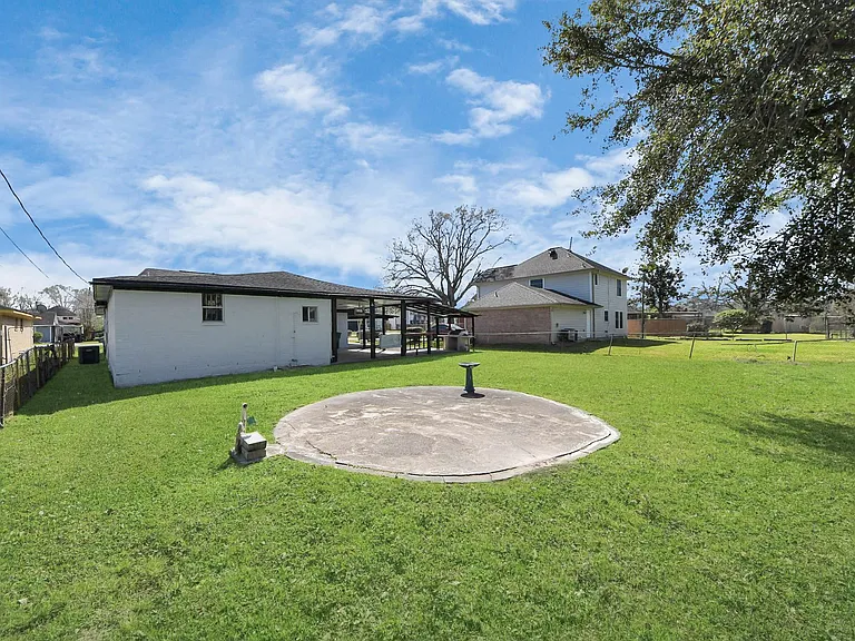8105 Lanham Ln — Photo 32