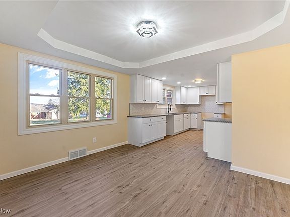 4th image of 409 Golf Dr