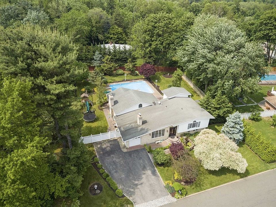 1st image of 12 Edwards Ln