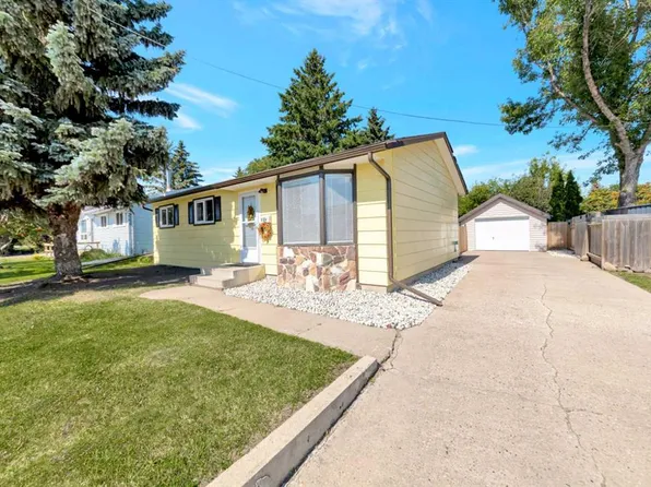 5104 S 31st St, Lloydminster, AB T9V 1E3