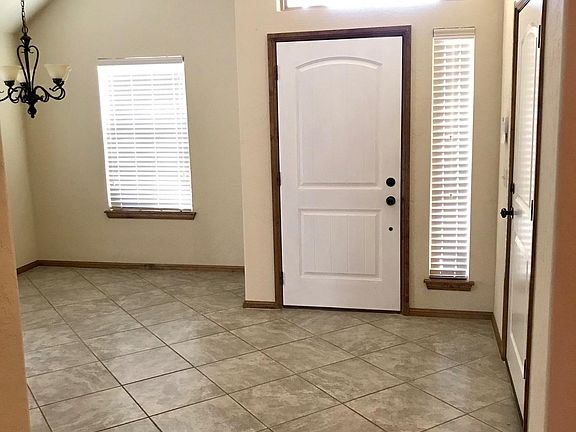 4th image of 1012 Golden Leaf Dr
