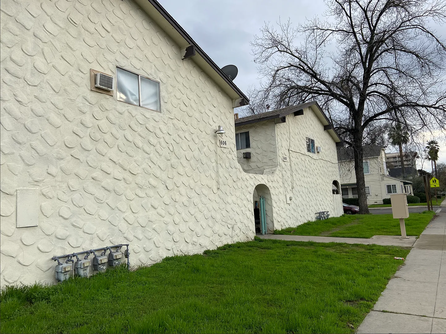 600-606 N. Locust Street — Photo 1