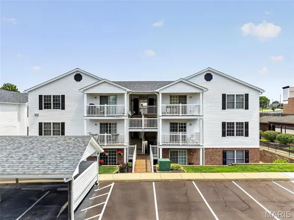 2562 Coppergate Square Dr APT F, Saint Louis, MO 63129