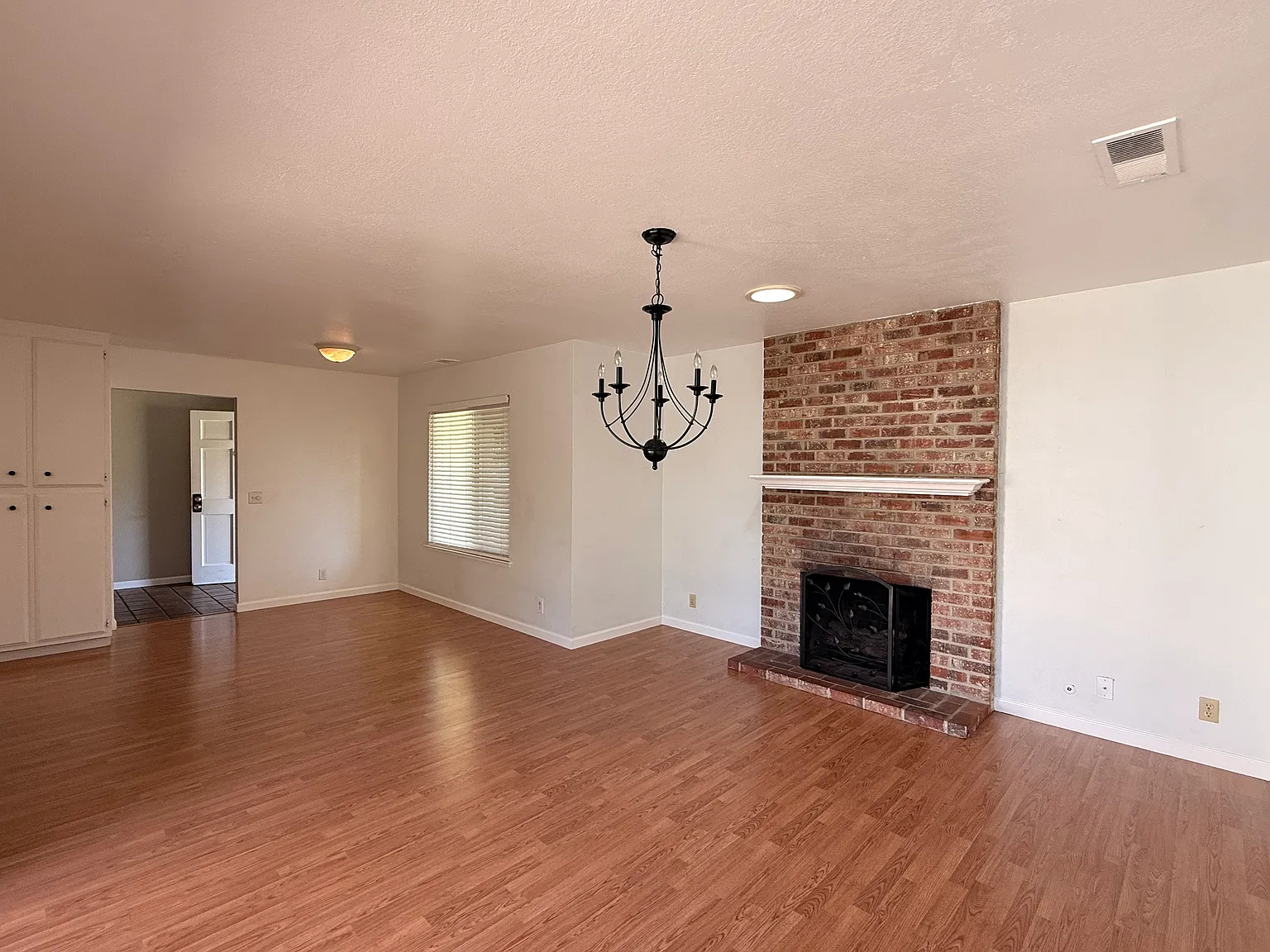 3 bed, 1692 sqft, $2,895 — Photo 2