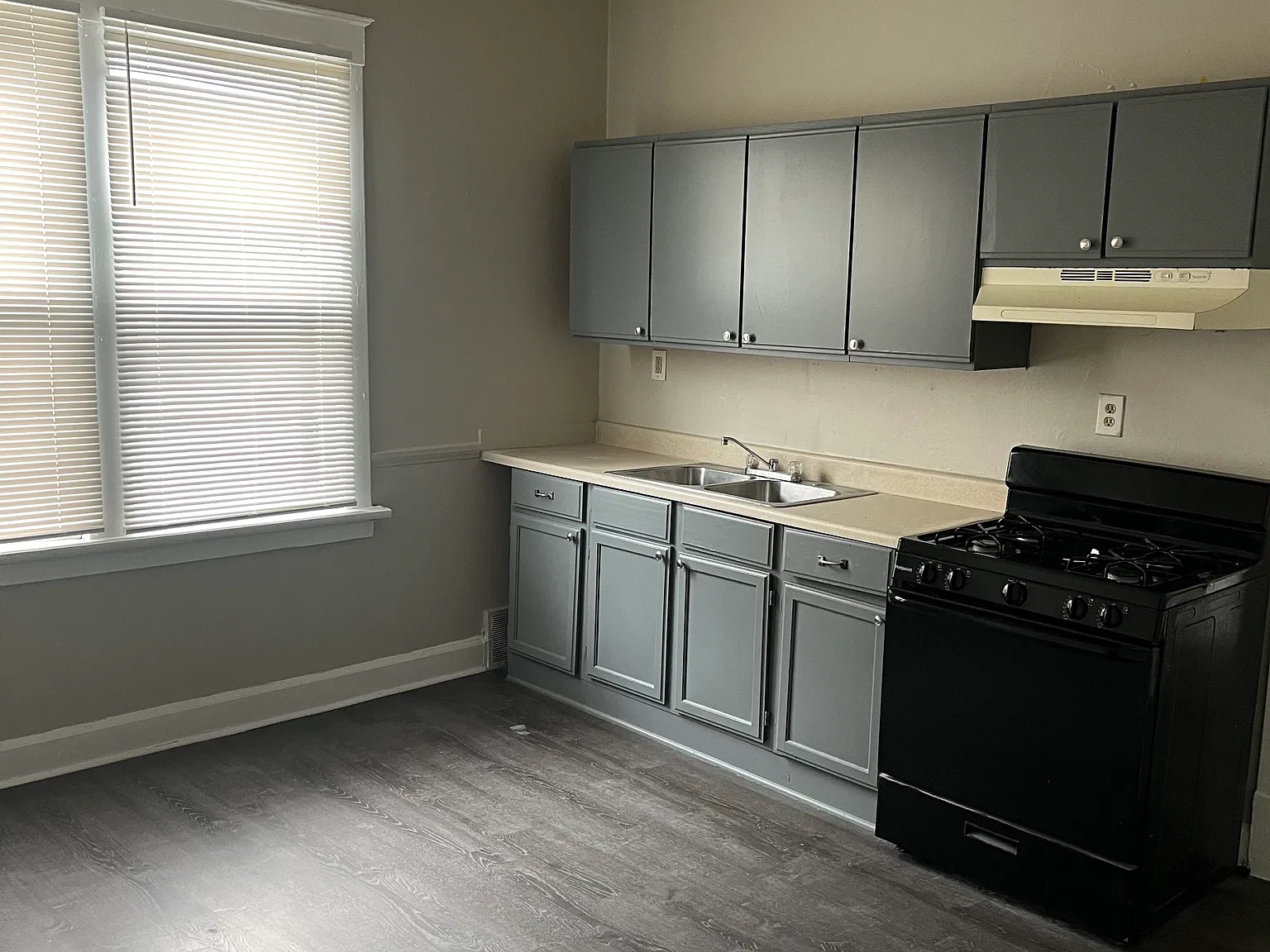 3 bed, 700 sqft, $1,150 — Photo 1