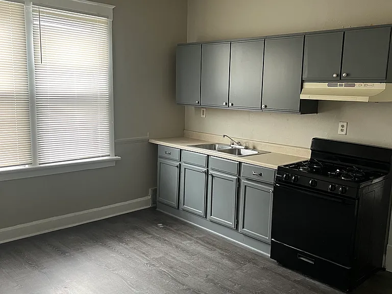 1218 W Madison St #2 — Photo 1