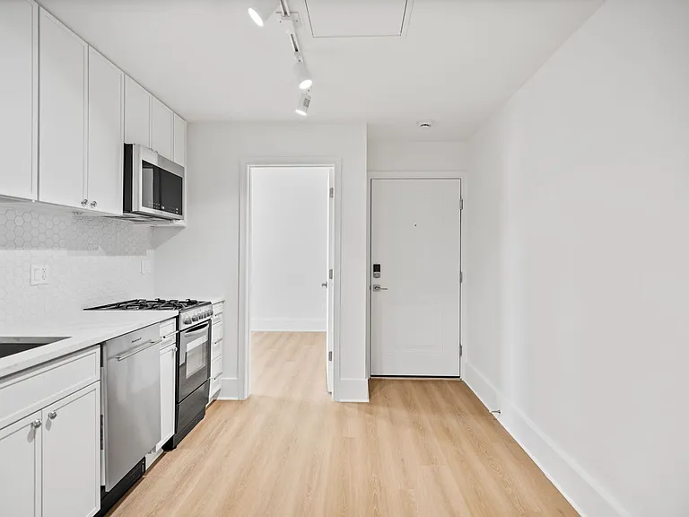411 2nd St SE — Photo 43