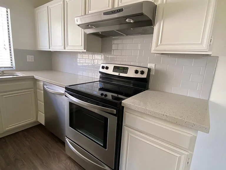 955 E Parocela Pl #6 — Photo 3