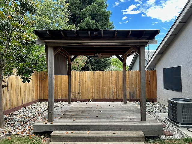 7502 Island Way — Photo 21