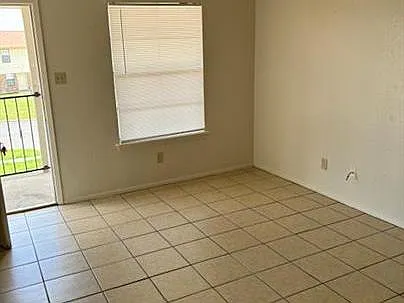 1104 East Side Drive — Photo 2