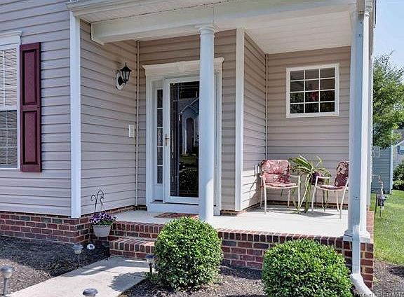 3rd image of 510 Queensbury Ln