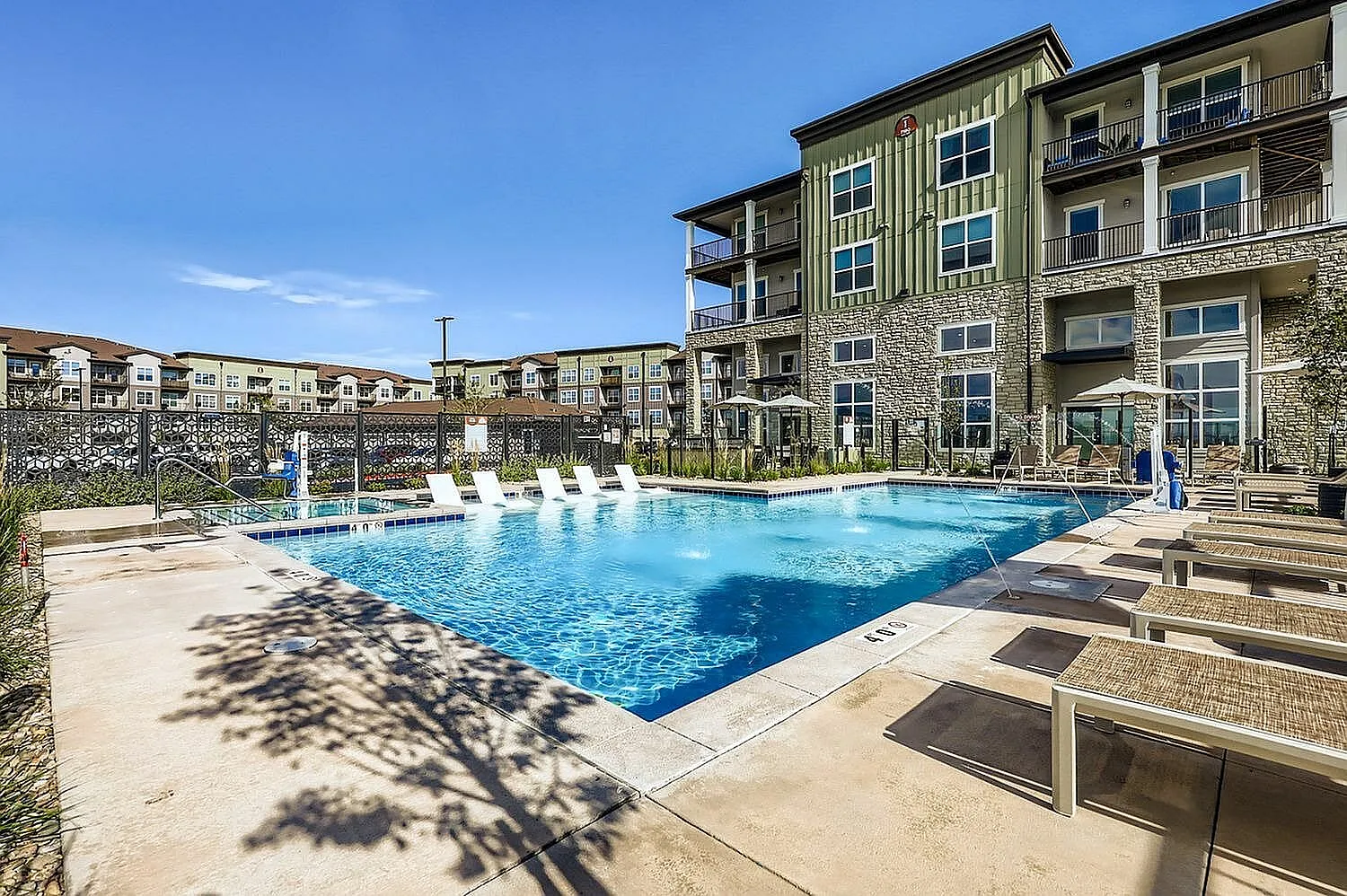Stone Mesa Luxury Flats — Photo 1