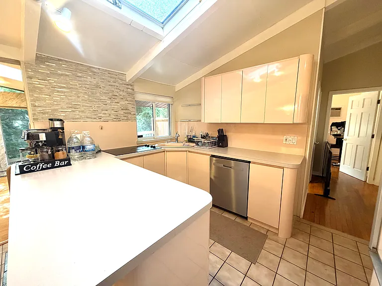 52 Deepdale Dr #1 — Photo 15