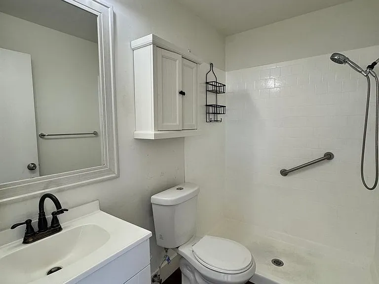 1605 Sutter Ln — Photo 18