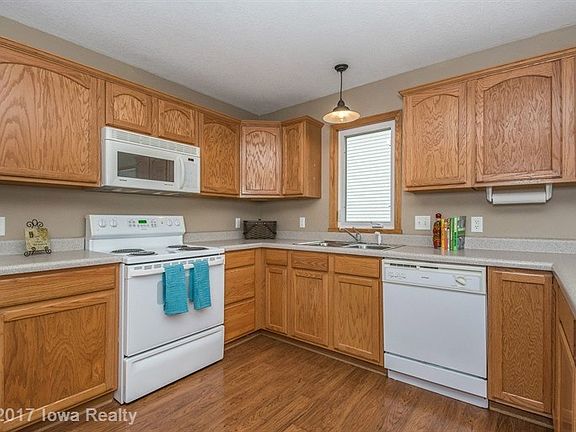4th image of 821 Green Breeze Cir