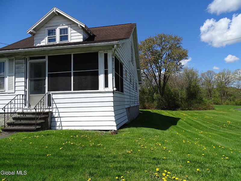 2nd image of 90 Cohoes Road
