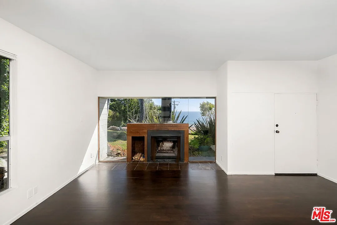2 bed, 2.5 bath, 1401 sqft, $6,500 — Photo 2