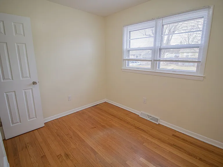 27 Hanifin Ave — Photo 10