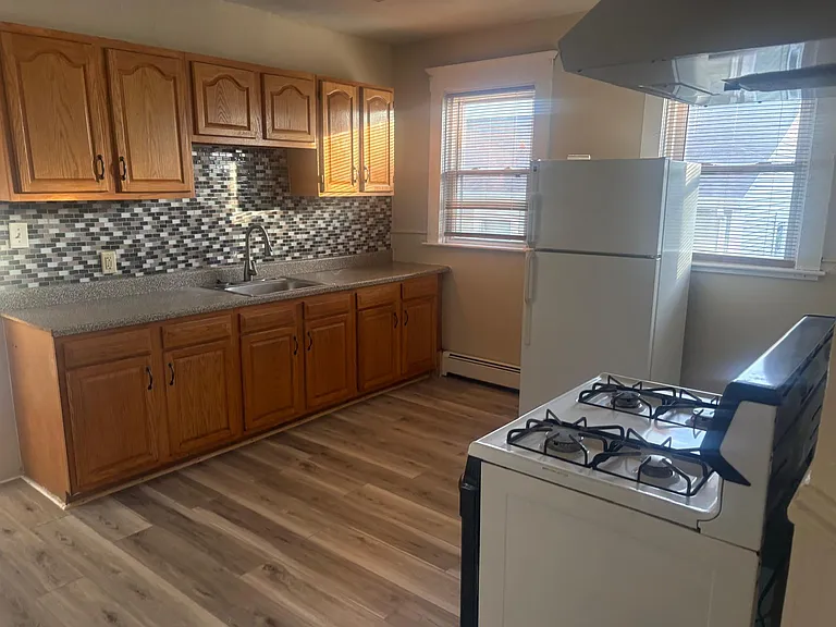 115 Colfax St #2 — Photo 3