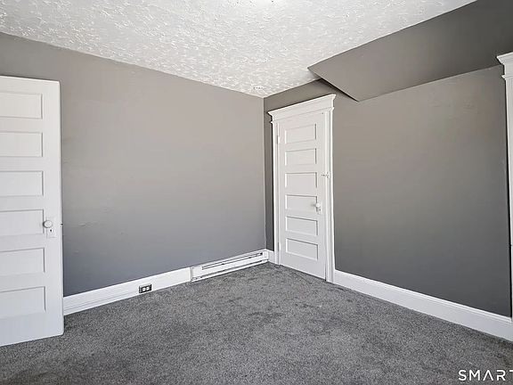 4th image of 119 Rocton Ave