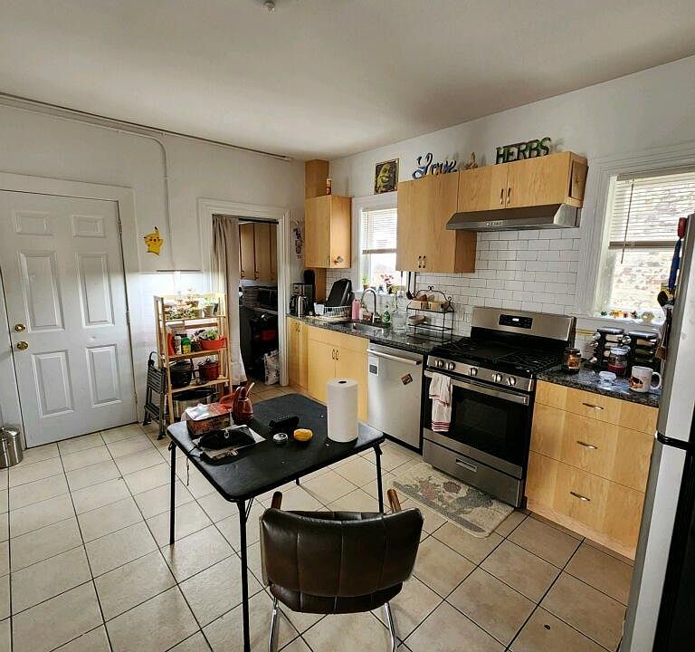 1st image of 8 Pequot St Floor 1