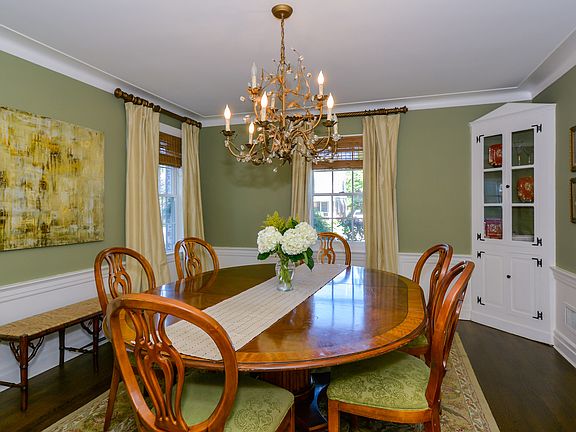 4th image of 28 Amherst Ct