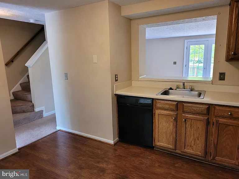 104 Township Ct — Photo 6