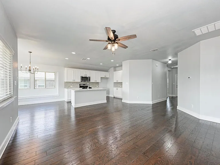 189 Tailwind Dr — Photo 3