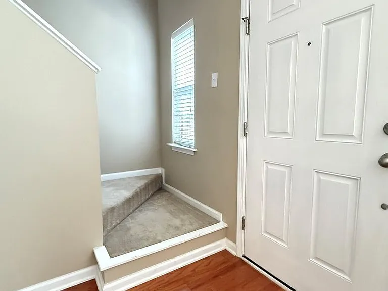 9911 Cleaver Ct — Photo 12