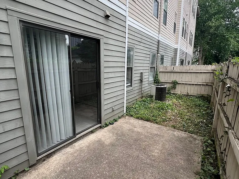 415 W 10th St — Photo 19