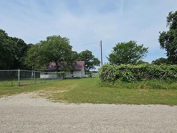 2nd image of 517 Sandy Oaks Rd