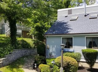 28 Wolfe Dr, Spring Valley, NY 10977