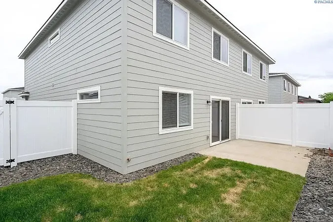Building Photo - W Kennewick Pl
