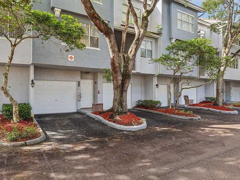 Windsor Castle Townhome Community — Photo 42