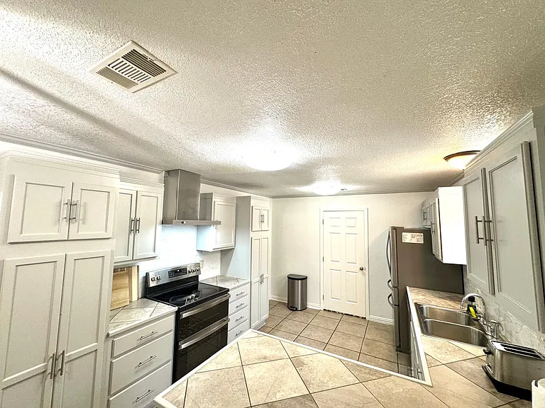 3236 Topaz Way — Photo 10