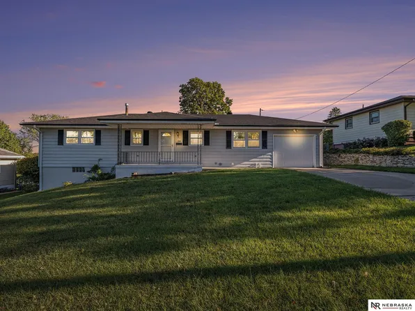 114 Valley View Dr, Bellevue, NE 68005