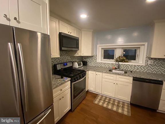 2nd image of 2035 Oakford St