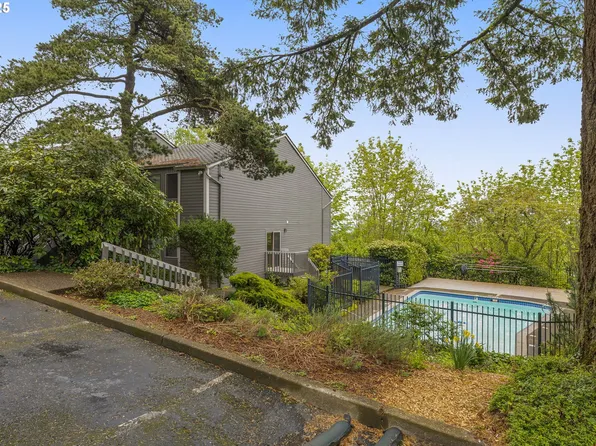 44 Eagle Crest Dr APT 19, Lake Oswego, OR 97035