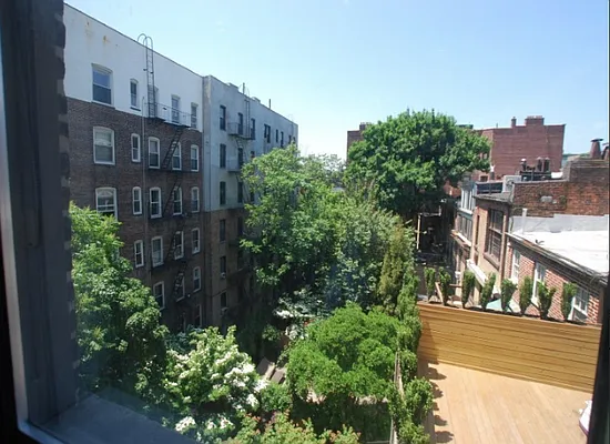 Rented by UbiQ NY | media 23