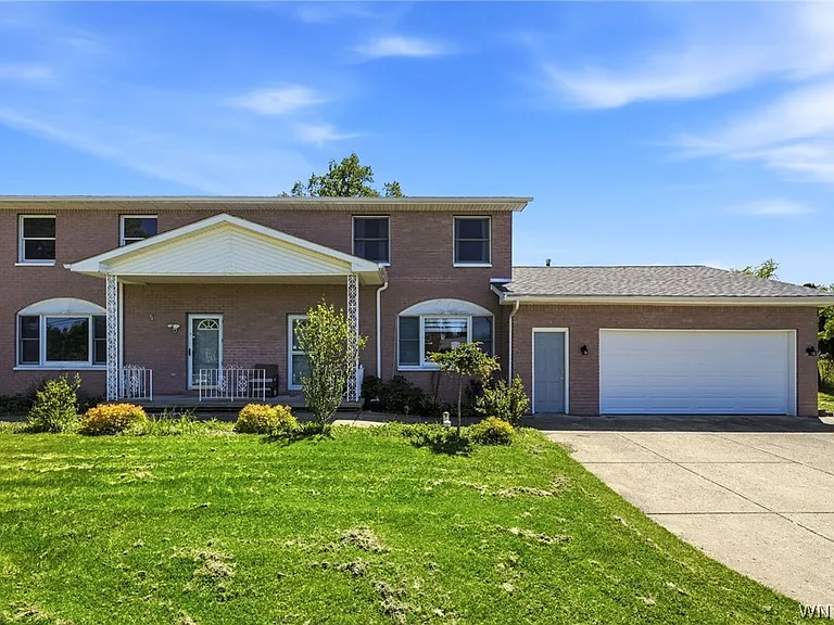 555 Lakeview Ave — Photo 1